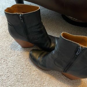 Kork ease black size 9 women booties